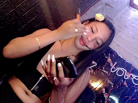 whiteladyboy online show from October 2025 07:04:02 PM