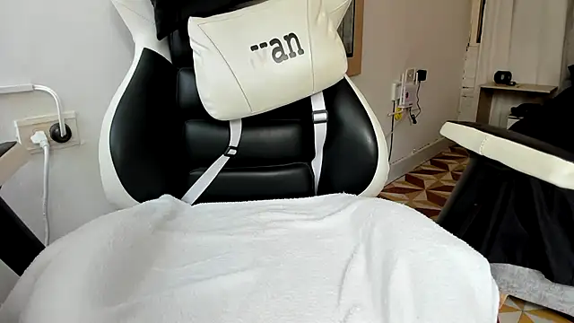 Snapshot of Valerioe chatting on September 2025 01:59:02 PM Valerioe online show from September 2025 01:59:02 PM