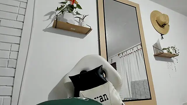 Snapshot of Valerioe chatting on October 2025 09:38:02 AM Valerioe online show from October 2025 09:38:02 AM