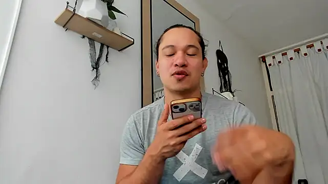 Snapshot of Valerioe chatting on October 2025 12:15:01 PM Valerioe online show from October 2025 12:15:01 PM