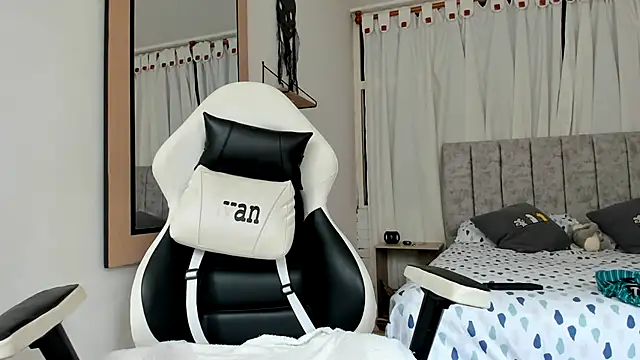 Snapshot of Valerioe chatting on October 2025 01:55:02 PM Valerioe online show from October 2025 01:55:02 PM