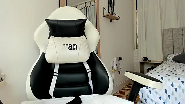 Snapshot of Valerioe chatting on October 2025 02:13:01 PM Valerioe online show from October 2025 02:13:01 PM