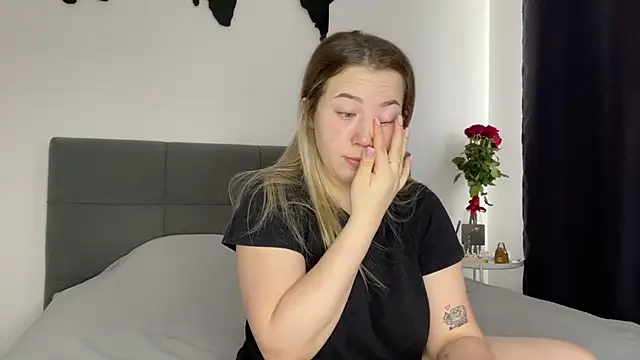 Snapshot of Embersweetbunny chatting on January 2025 08:07:02 AM Embersweetbunny online show from January 2025 08:07:02 AM