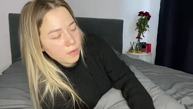 Snapshot of Embersweetbunny chatting on January 2025 02:00:01 PM Embersweetbunny online show from January 2025 02:00:01 PM