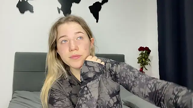 Snapshot of Embersweetbunny chatting on January 2025 06:54:01 PM Embersweetbunny online show from January 2025 06:54:01 PM