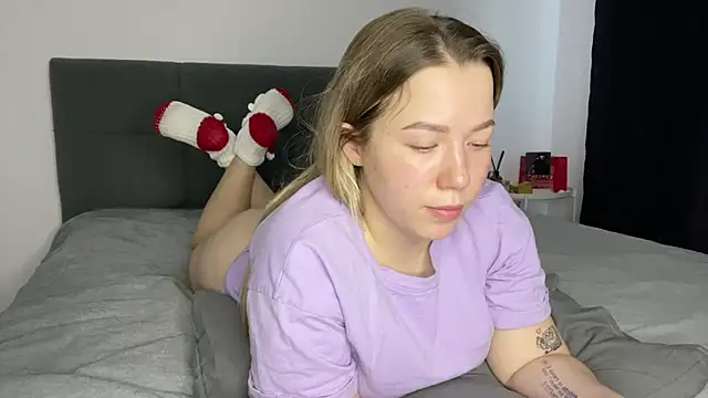 Snapshot of Embersweetbunny chatting on February 2025 02:45:01 PM Embersweetbunny online show from February 2025 02:45:01 PM