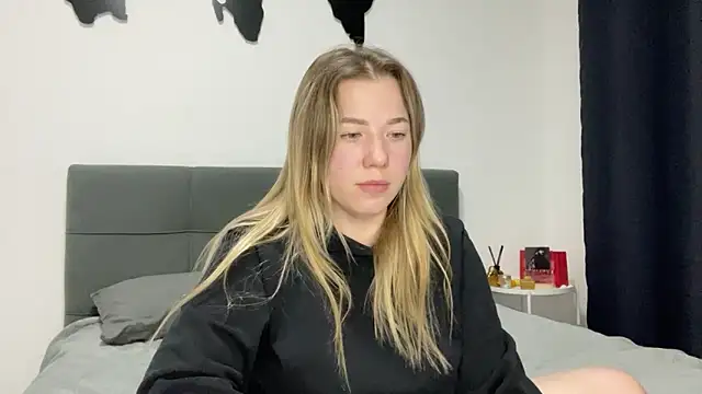 Snapshot of Embersweetbunny chatting on February 2025 09:07:02 PM Embersweetbunny online show from February 2025 09:07:02 PM