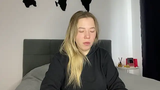 Snapshot of Embersweetbunny chatting on February 2025 07:51:02 AM Embersweetbunny online show from February 2025 07:51:02 AM