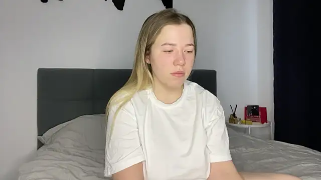 Snapshot of Embersweetbunny chatting on February 2025 07:13:02 AM Embersweetbunny online show from February 2025 07:13:02 AM