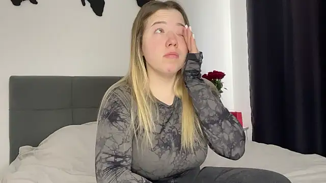 Snapshot of Embersweetbunny chatting on February 2025 07:49:02 AM Embersweetbunny online show from February 2025 07:49:02 AM