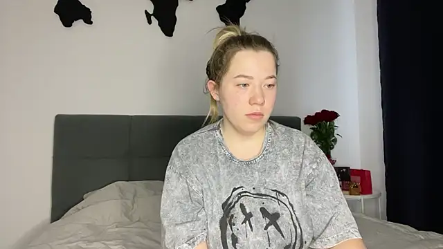 Snapshot of Embersweetbunny chatting on February 2025 07:12:02 AM Embersweetbunny online show from February 2025 07:12:02 AM