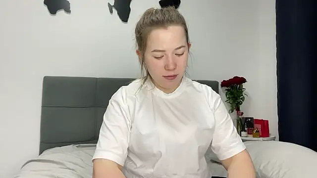 Snapshot of Embersweetbunny chatting on February 2025 07:05:02 PM Embersweetbunny online show from February 2025 07:05:02 PM