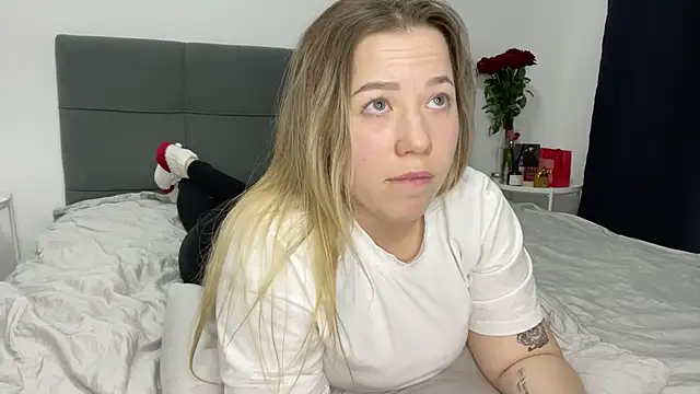 Snapshot of Embersweetbunny chatting on February 2025 10:07:02 PM Embersweetbunny online show from February 2025 10:07:02 PM