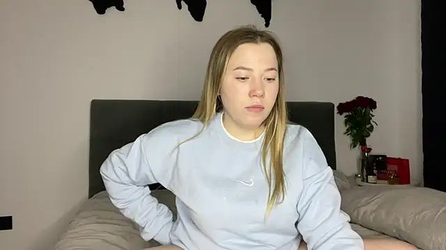 Snapshot of Embersweetbunny chatting on February 2025 03:49:01 PM Embersweetbunny online show from February 2025 03:49:01 PM