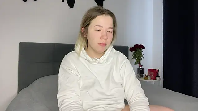 Snapshot of Embersweetbunny chatting on February 2025 07:58:02 AM Embersweetbunny online show from February 2025 07:58:02 AM