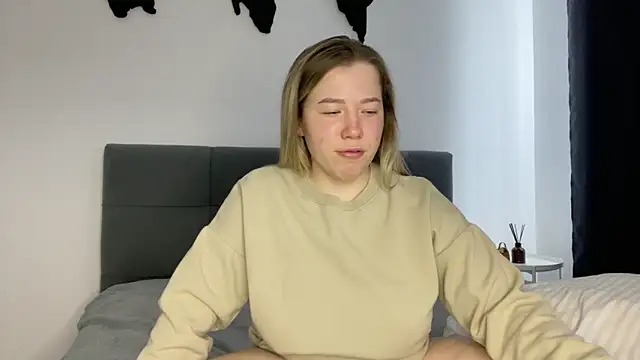 Snapshot of Embersweetbunny chatting on February 2025 11:23:02 AM Embersweetbunny online show from February 2025 11:23:02 AM