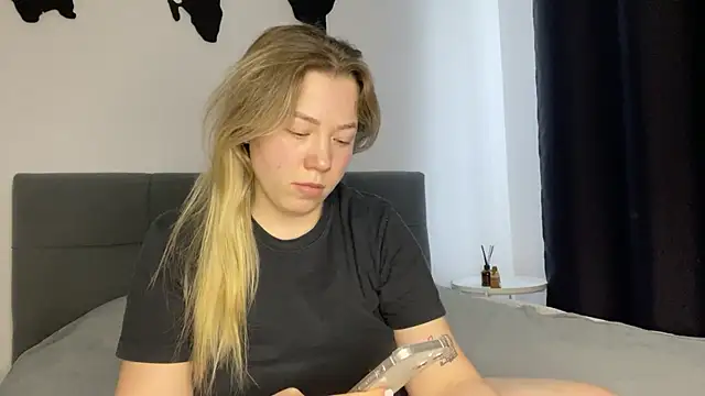 Snapshot of Embersweetbunny chatting on February 2025 02:27:02 PM Embersweetbunny online show from February 2025 02:27:02 PM