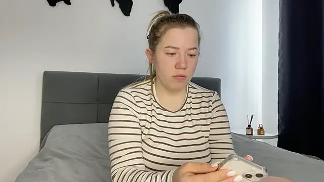 Snapshot of Embersweetbunny chatting on February 2025 09:02:01 AM Embersweetbunny online show from February 2025 09:02:01 AM