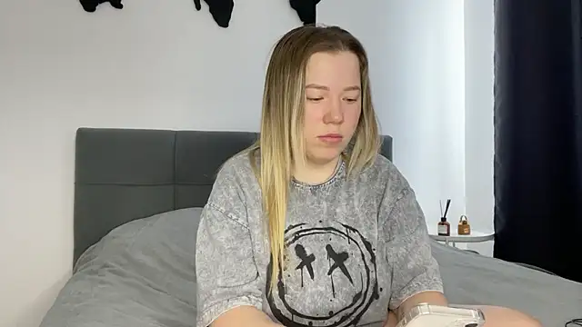 Snapshot of Embersweetbunny chatting on February 2025 08:40:01 AM Embersweetbunny online show from February 2025 08:40:01 AM