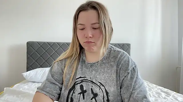 Snapshot of Embersweetbunny chatting on March 2025 09:55:01 AM Embersweetbunny online show from March 2025 09:55:01 AM