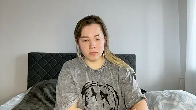 Snapshot of Embersweetbunny chatting on March 2025 08:28:02 AM Embersweetbunny online show from March 2025 08:28:02 AM