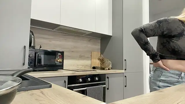 Snapshot of Embersweetbunny chatting on September 2025 05:51:02 AM Embersweetbunny online show from September 2025 05:51:02 AM