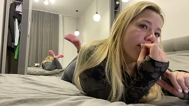 Snapshot of Embersweetbunny chatting on October 2025 04:13:01 AM Embersweetbunny online show from October 2025 04:13:01 AM