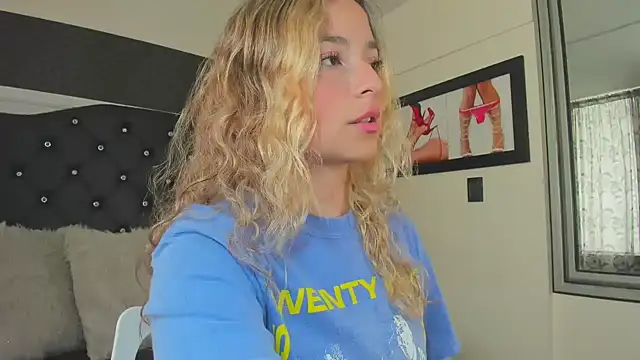 IssadoraJames online show from October 2025 02:15:02 PM