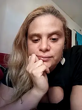 Snapshot of Elza_Blonde chatting on October 2025 09:21:02 PM Elza Blonde online show from October 2025 09:21:02 PM