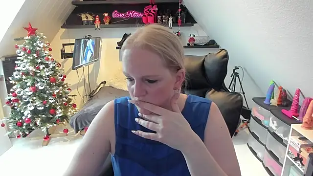 Snapshot of caro_kitten chatting on December 2025 08:23:01 AM caro kitten online show from December 2025 08:23:01 AM