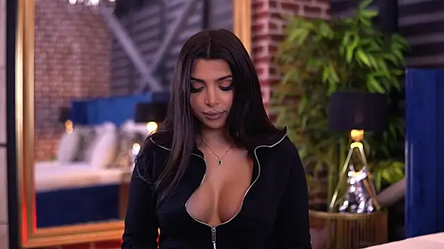 Snapshot of NicoleCellini chatting on October 2025 06:08:01 PM NicoleCellini online show from October 2025 06:08:01 PM