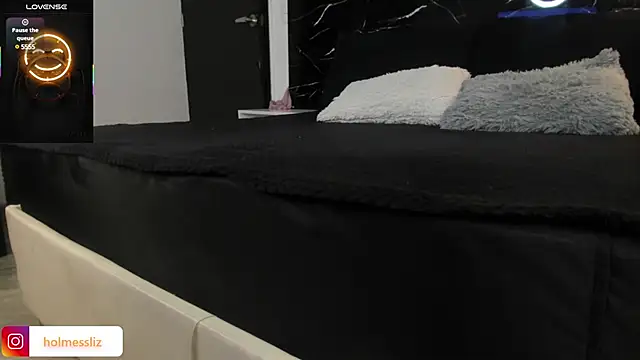 Snapshot of LIZ_HOLMES chatting on January 2025 10:08:01 AM LIZ HOLMES online show from January 2025 10:08:01 AM