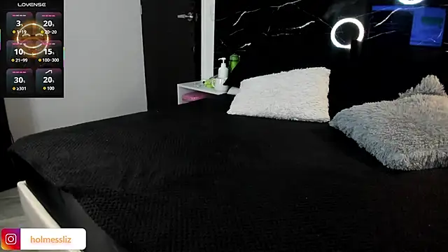 Snapshot of LIZ_HOLMES chatting on January 2025 10:08:02 AM LIZ HOLMES online show from January 2025 10:08:02 AM