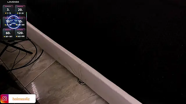 Snapshot of LIZ_HOLMES chatting on March 2025 10:13:02 AM LIZ HOLMES online show from March 2025 10:13:02 AM