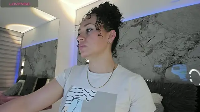 Snapshot of LIZ_HOLMES chatting on September 2025 10:27:01 AM LIZ HOLMES online show from September 2025 10:27:01 AM