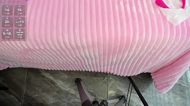 Snapshot of LIZ_HOLMES chatting on October 2025 12:23:02 PM LIZ HOLMES online show from October 2025 12:23:02 PM