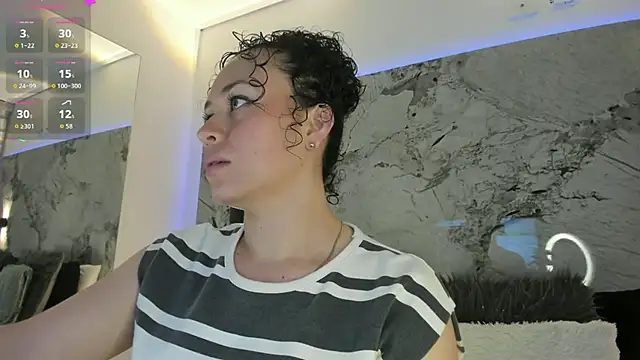 Snapshot of LIZ_HOLMES chatting on October 2025 10:35:02 AM LIZ HOLMES online show from October 2025 10:35:02 AM