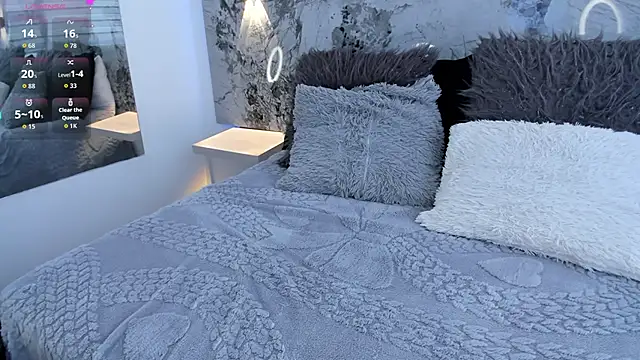 Snapshot of LIZ_HOLMES chatting on October 2025 12:03:02 PM LIZ HOLMES online show from October 2025 12:03:02 PM