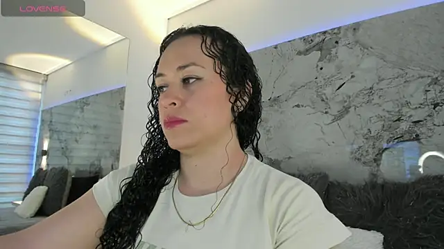 Snapshot of LIZ_HOLMES chatting on October 2025 11:31:02 AM LIZ HOLMES online show from October 2025 11:31:02 AM