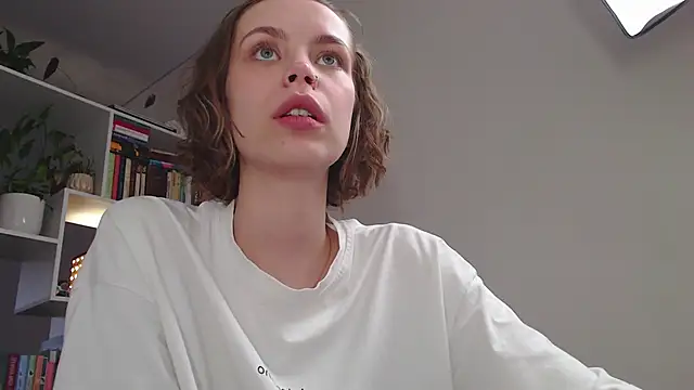 Snapshot of milly_ross chatting on February 2025 11:21:01 AM milly ross online show from February 2025 11:21:01 AM