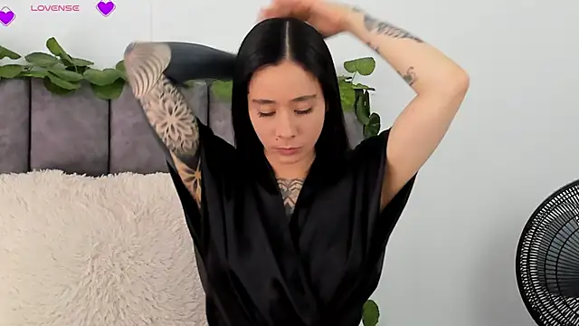 VeronicaTonu online show from December 2024 06:38:01 PM