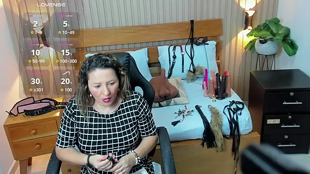 luciana ballesteros  online show from October 2025 12:24:01 PM