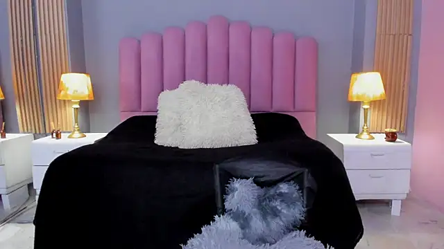 Snapshot of RamonaSimons chatting on January 2025 08:02:01 PM RamonaSimons online show from January 2025 08:02:01 PM