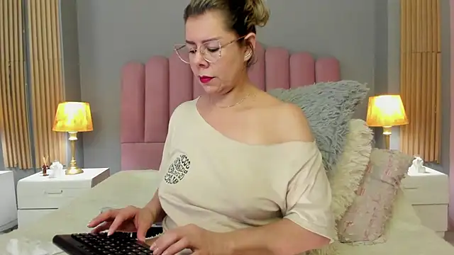 Snapshot of RamonaSimons chatting on February 2025 06:01:02 PM RamonaSimons online show from February 2025 06:01:02 PM