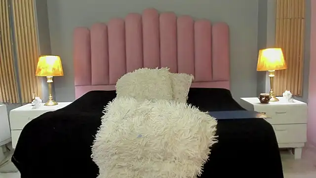 Snapshot of RamonaSimons chatting on March 2025 08:01:02 PM RamonaSimons online show from March 2025 08:01:02 PM