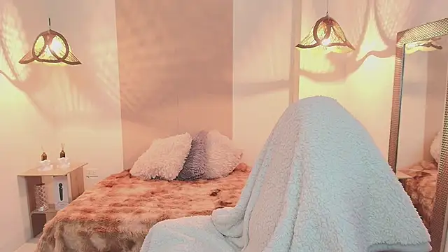 Snapshot of RamonaSimons chatting on March 2025 08:04:01 PM RamonaSimons online show from March 2025 08:04:01 PM