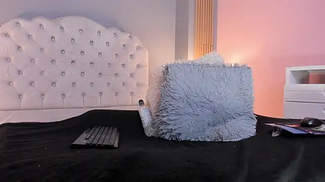 Snapshot of RamonaSimons chatting on September 2025 08:20:02 PM RamonaSimons online show from September 2025 08:20:02 PM