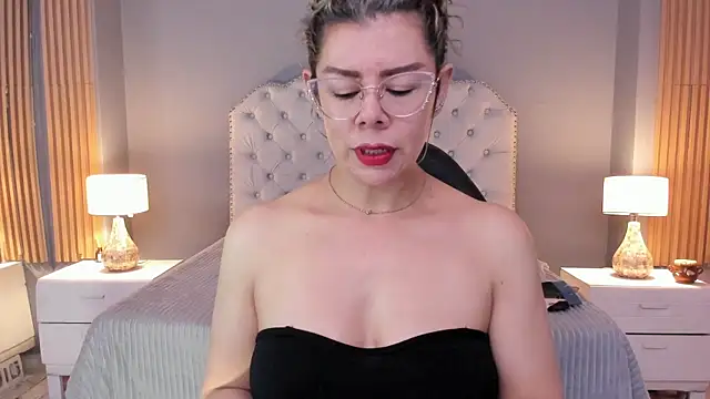 Snapshot of RamonaSimons chatting on September 2025 08:01:02 PM RamonaSimons online show from September 2025 08:01:02 PM