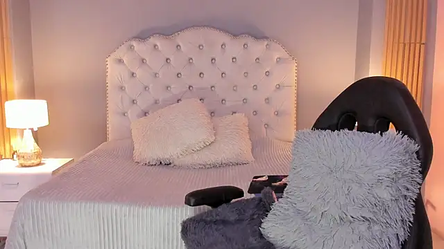 Snapshot of RamonaSimons chatting on September 2025 08:02:01 PM RamonaSimons online show from September 2025 08:02:01 PM