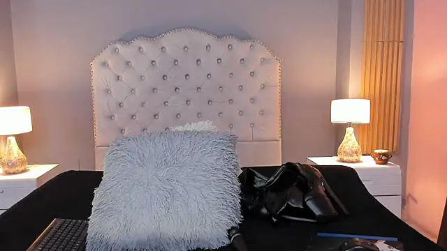 Snapshot of RamonaSimons chatting on September 2025 08:25:01 PM RamonaSimons online show from September 2025 08:25:01 PM